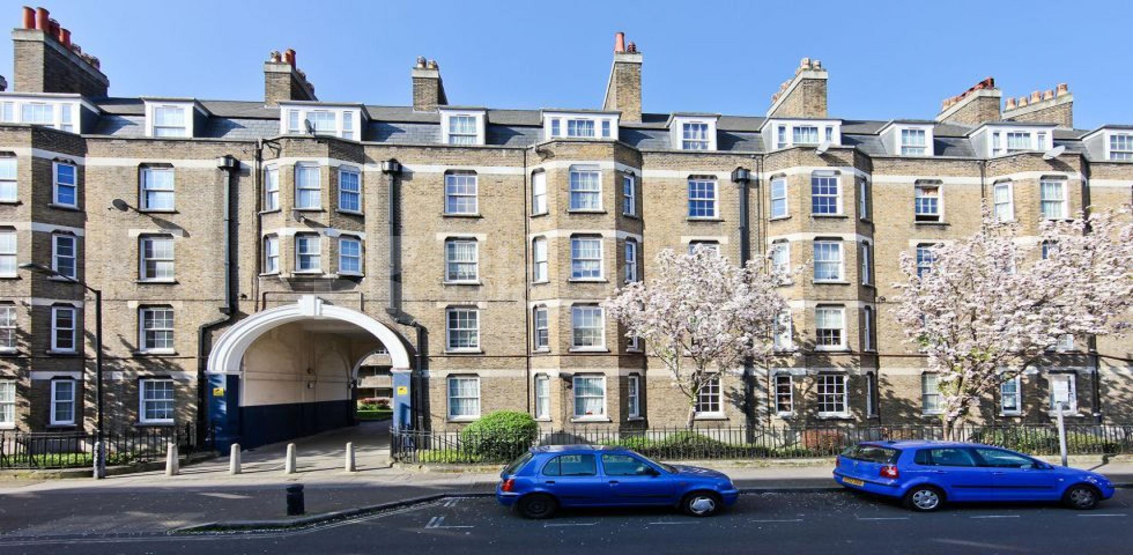 			LET , 2 Bedroom, 1 bath, 1 reception Apartment			 Pilton Place, Elephant and Castle